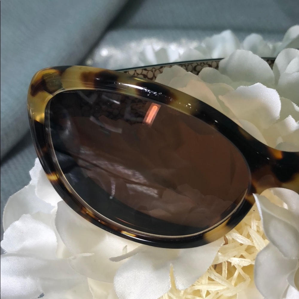 Coach Spotty Tortise eyelglasses - Picture 7 of 8